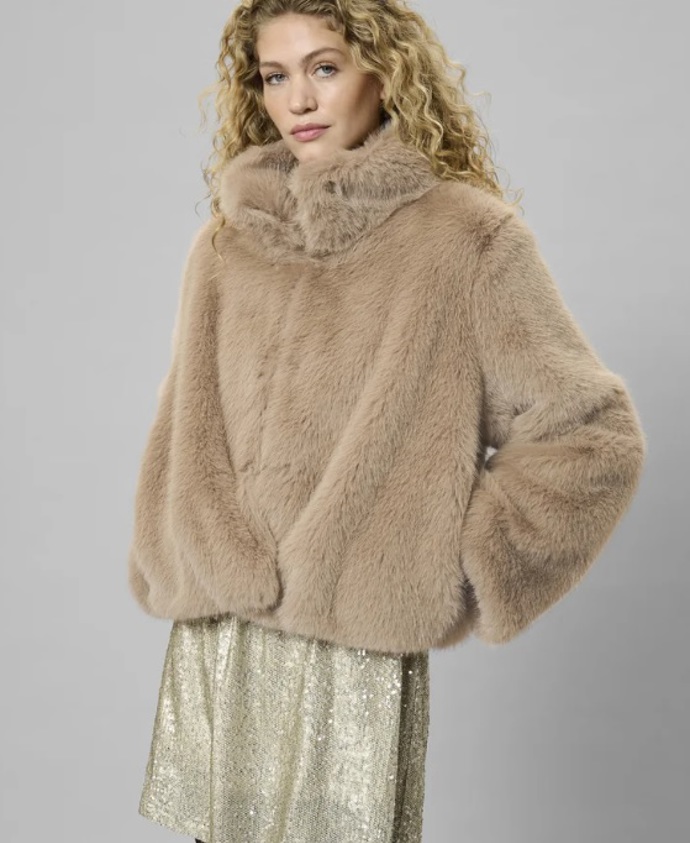 Splývavá kožešinová bunda, My Essential Wardrobe, 4 060 Kč
