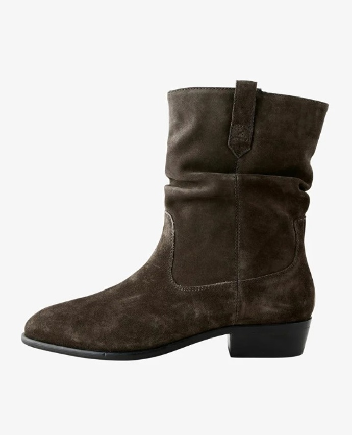 Nízké slouchy kozačky, Next, 1 185 Kč
