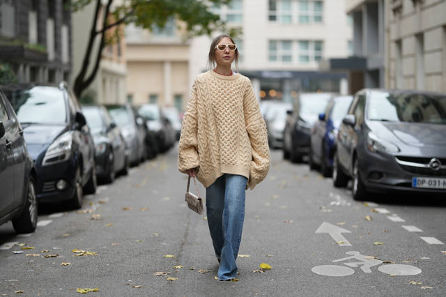 Svetrové šaty patří k nejžhavějším trendům zimy. Jsou ideální volbou pro ty, které chtějí vypadat elegantně, ale zároveň se nechtějí vzdát tepla.
