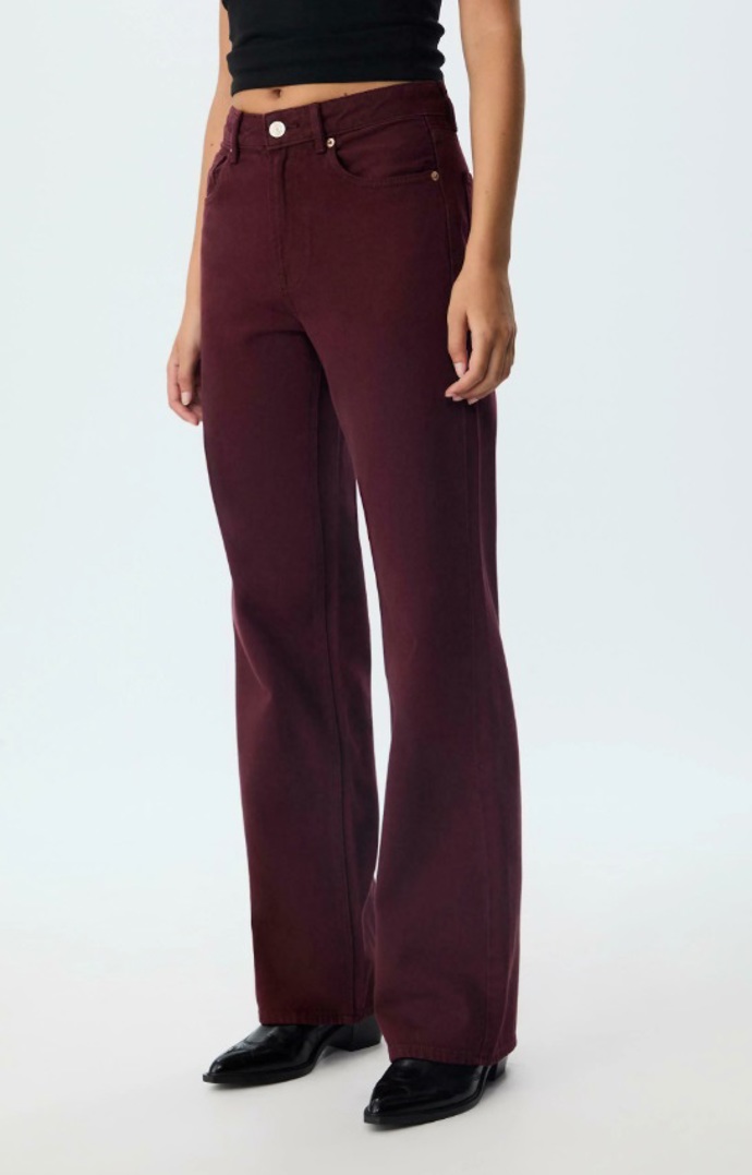 Džíny v odstínu burgundy, Stradivarius, 799 Kč
