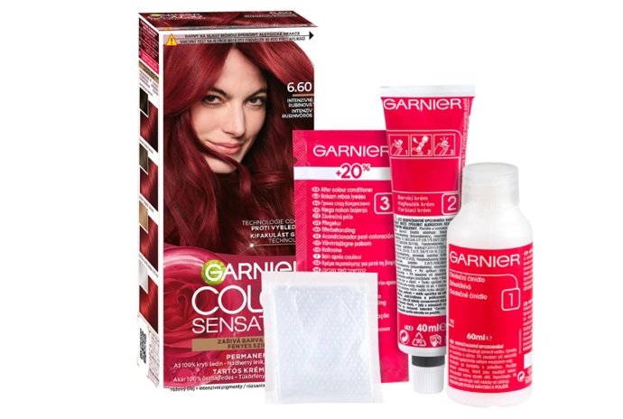 Barva na vlasy s červeným tónem, Garnier, 120 Kč

