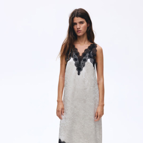 Krajkové šaty, H&M, 1239 Kč
