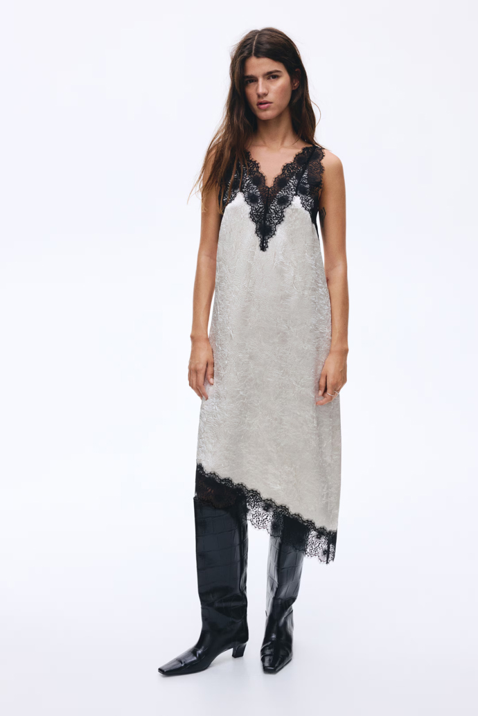 Krajkové šaty, H&M, 1239 Kč
