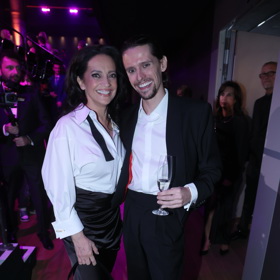 Lucie Bílá a syn Filip v pánských outfitech.
