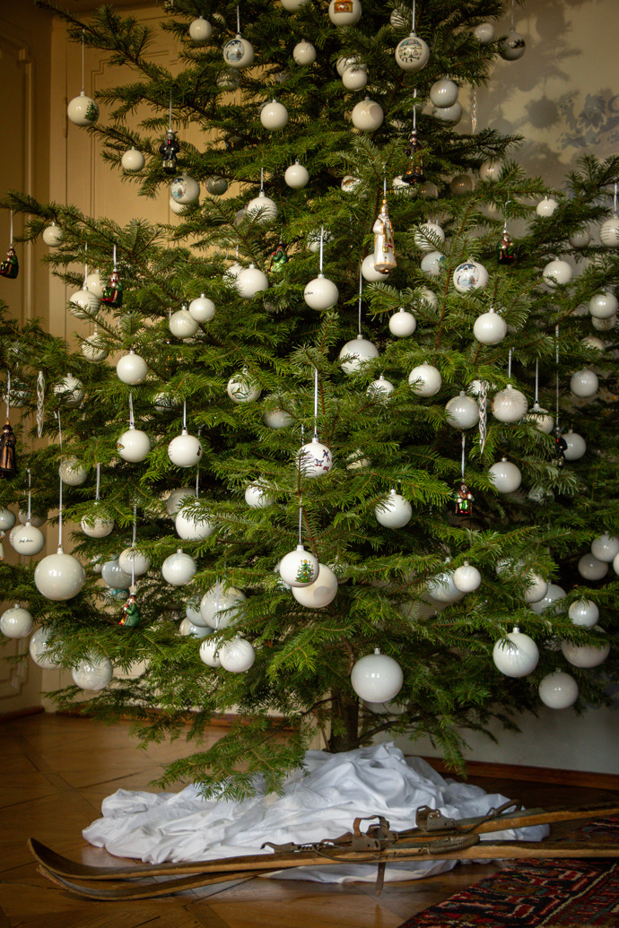 Ozdoby Domovina a nejen, ty jsou k vidění nejen ve sklárně, ale také na zámku Loučeň, kde doprovázejí adventní prohlídky „Sto let českých Vánoc“.
Ozdoby Domovina a nejen, ty jsou k vidění nejen ve sklárně, ale také na zámku Loučeň, kde doprovázejí adventní prohlídky „Sto let českých Vánoc“.