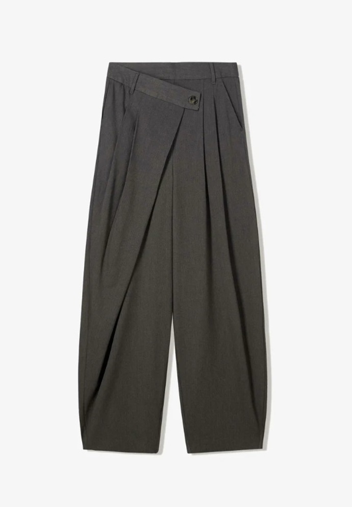 Ležérní kalhoty v pánském stylu, Bershka, 1 199 Kč
