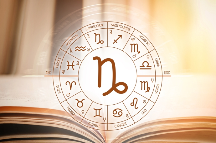 Kozoroh (22. prosince – 20. ledna)
Kozoroh si obvykle zakládá na disciplíně a spánkovém režimu, ale občas ho práce udrží vzhůru déle, než by chtěl. Noc pro něj není romantickým prostorem, ale obdobím, kdy může v klidu dokončit své povinnosti. Jeho vytrvalost ho často vede k tomu, že pracuje, i když ostatní odpočívají. Dokáže být mimořádně produktivní v tichu noci. Spánek si dopřeje až tehdy, když má jistotu, že všechno zvládl. Kozoroh nespí proto, že musí, ale proto, že chce mít věci pod kontrolou.
Kozoroh (22. prosince – 20. ledna)
Kozoroh si obvykle zakládá na disciplíně a spánkovém režimu, ale občas ho práce udrží vzhůru déle, než by chtěl. Noc pro něj není romantickým prostorem, ale obdobím, kdy může v klidu dokončit své povinnosti. Jeho vytrvalost ho často vede k tomu, že pracuje, i když ostatní odpočívají. Dokáže být mimořádně produktivní v tichu noci. Spánek si dopřeje až tehdy, když má jistotu, že všechno zvládl. Kozoroh nespí proto, že musí, ale proto, že chce mít věci pod kontrolou.