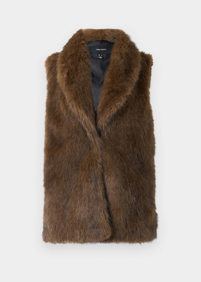 Huňatá vesta, Vero Moda, 1 800 Kč
