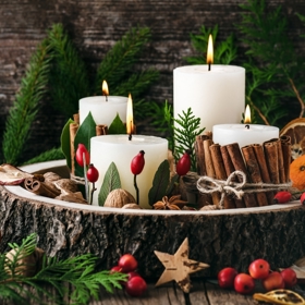 Přírodní adventní věnec s vůní lesa a zimního koření
