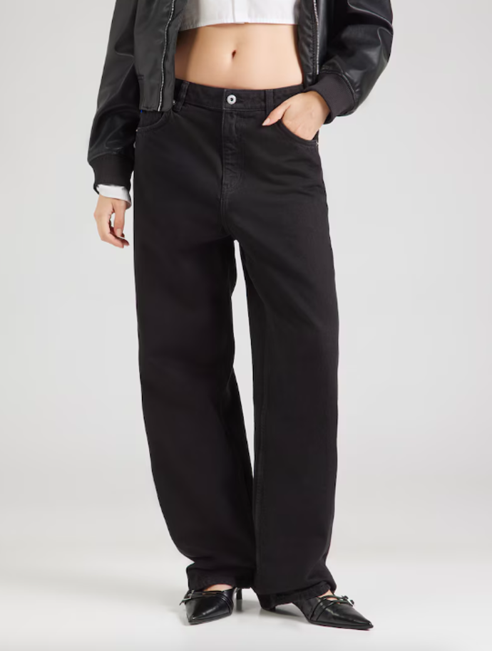 HUGO Loosefit Džíny 2469 Kč
HUGO Loosefit Džíny 2469 Kč