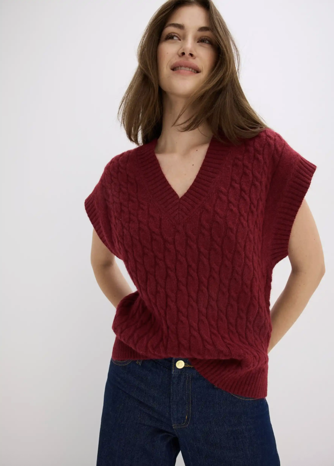 Vesta s copánkovým vzorem, Bonprix, 699 Kč 
