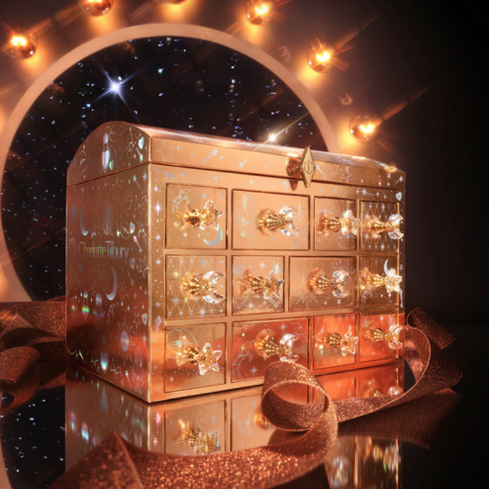 CHARLOTTE TILBURY  Charlotte's Beauty Treasure Chest, 5790 Kč
