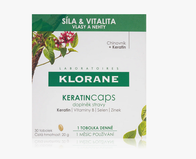 Klorane Keratincaps je bohatý na mikroživiny a keratin, a tak posiluje vlasy zevnitř a přispívá k jejich celkové vitalitě. 550 Kč
