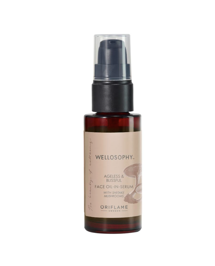 Pleťové olejové sérum Wellosophy Ageless & Blissful (Oriflame, 419 Kč) zpevňuje a vypíná pleť a zároveň předchází jejímu předčasnému stárnutí. Veganská receptura s 86 % složek přírodního původu je vhodná pro všechny typy pleti včetně citlivé. Lehoučká textura pomáhá zklidnit stresem namáhanou pleť a rychle se vstřebává.
