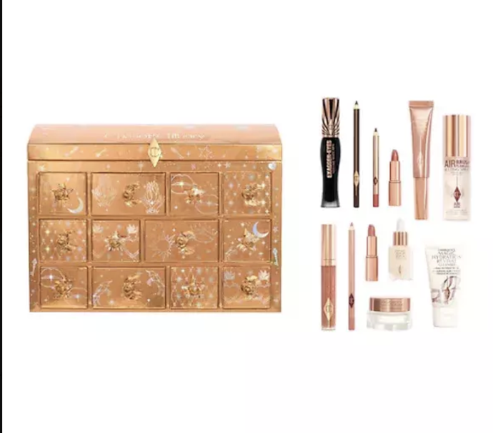 Adventní kosmetický kalendář, Charlotte Tilbury, 790 Kč
Adventní kosmetický kalendář, Charlotte Tilbury, 790 Kč