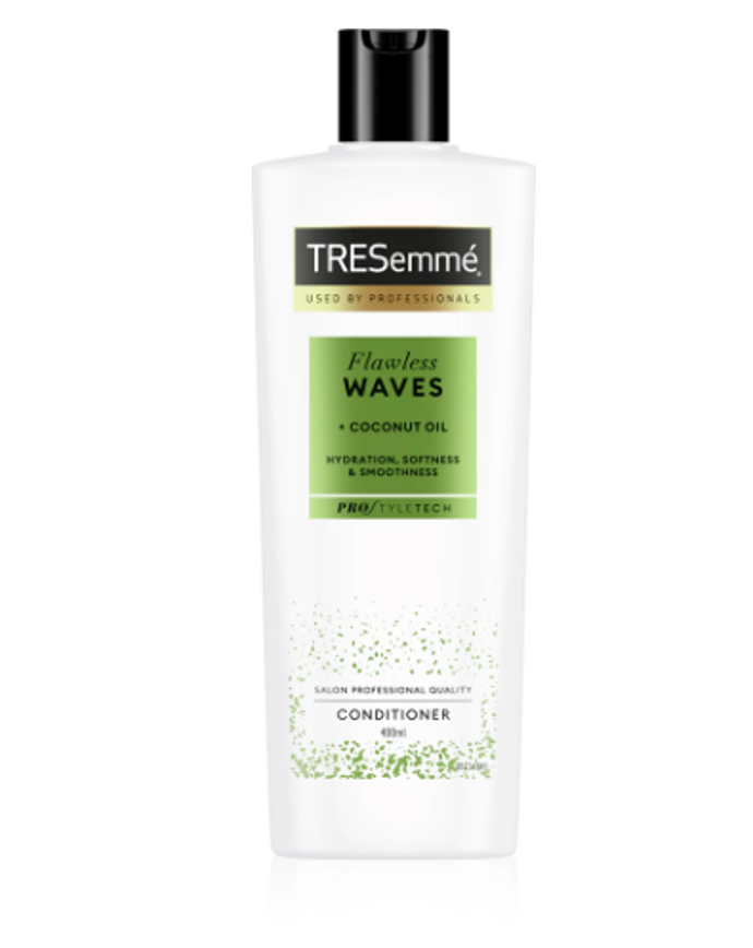 Hydratační kondicionér, TRESemmé, 152 Kč
Hydratační kondicionér, TRESemmé, 152 Kč