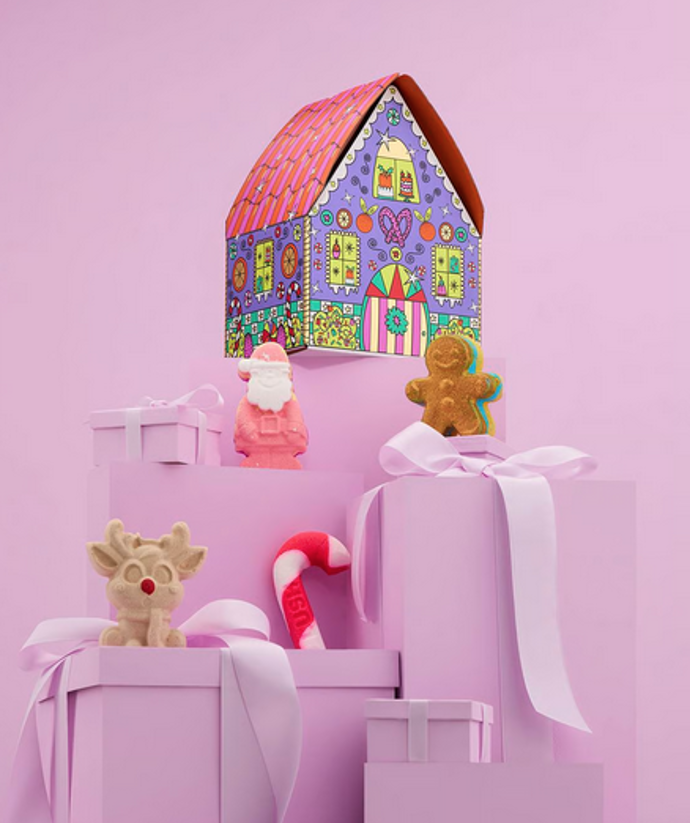 V téhle chaloupce Gingerbread House nečíhá žádná ježibaba, jen samé pohádkové vůně, uklidňující šumění, bublinky a trocha nezbednosti. 890 Kč
V téhle chaloupce Gingerbread House nečíhá žádná ježibaba, jen samé pohádkové vůně, uklidňující šumění, bublinky a trocha nezbednosti. 890 Kč