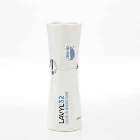 Lavyl 32 50 ml. LAVYcosmetics, 1291 Kč

Produkt je určen (nejen) pro ústní dutinu. Jedná se o technologicky pokročilý kondicionér ve spreji, který má podobné složení jako jeho příbuzný výrobek Lavyl Auricum Sensitive, ale neběhá jako Lavyl Auricum po celém těle, ale zůstane tam, kam jej nastříkáte a tím je lokálně ještě účinnější. Díky přírodnímu složení je vhodný i pro těhotné ženy, děti každého věku a dokonce i pro vaše zvířata.
