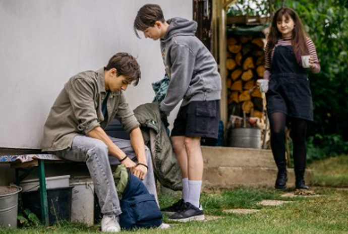 V seriálu Bratři a sestry má Karolína vztah ve třech
V seriálu Bratři a sestry má Karolína vztah ve třech