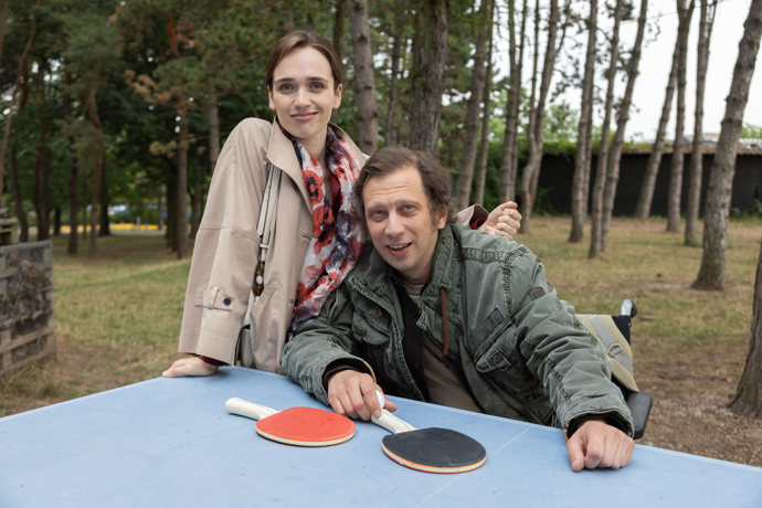 Nekonečný seriál Ulice sleduje dramatické osudy několika rodin žijících v sousedství
