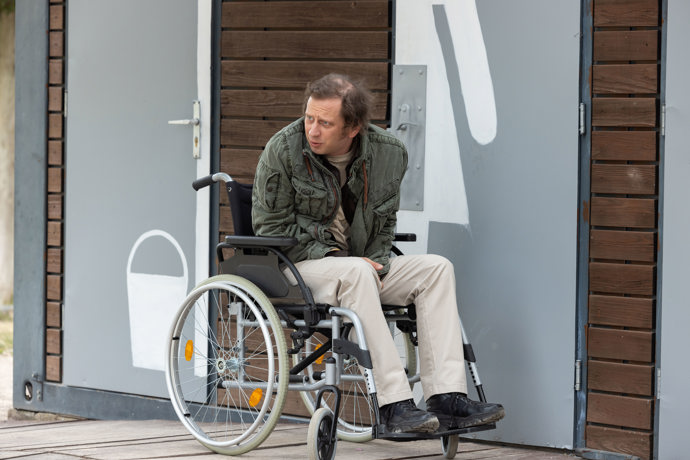 Nekonečný seriál Ulice sleduje dramatické osudy několika rodin žijících v sousedství
