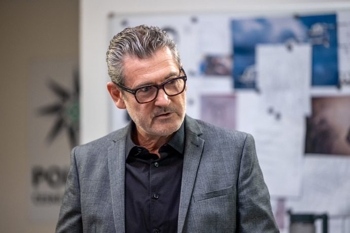 Nekonečný seriál Ulice sleduje dramatické osudy několika rodin žijících v sousedství
