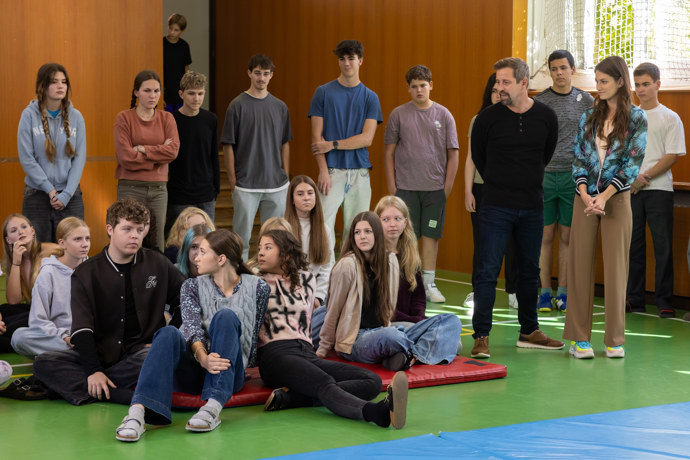 Nekonečný seriál Ulice sleduje dramatické osudy několika rodin žijících v sousedství
