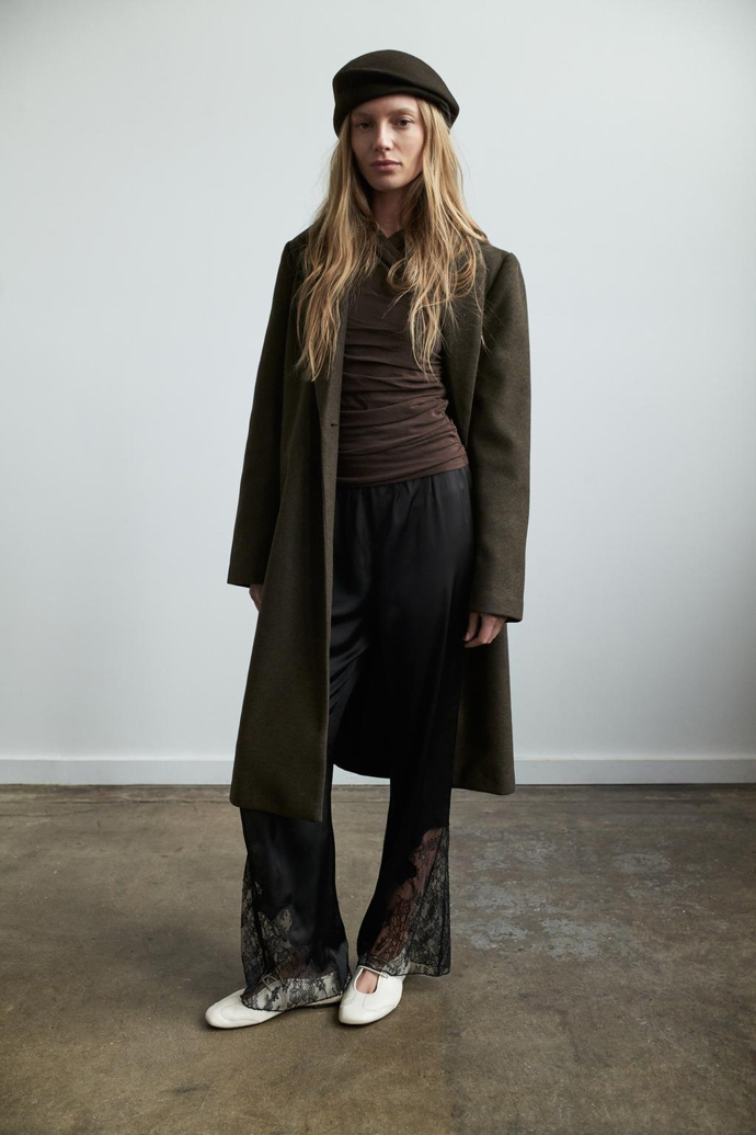 Olivový kabát, Zara, 849 Kč
Olivový kabát, Zara, 849 Kč