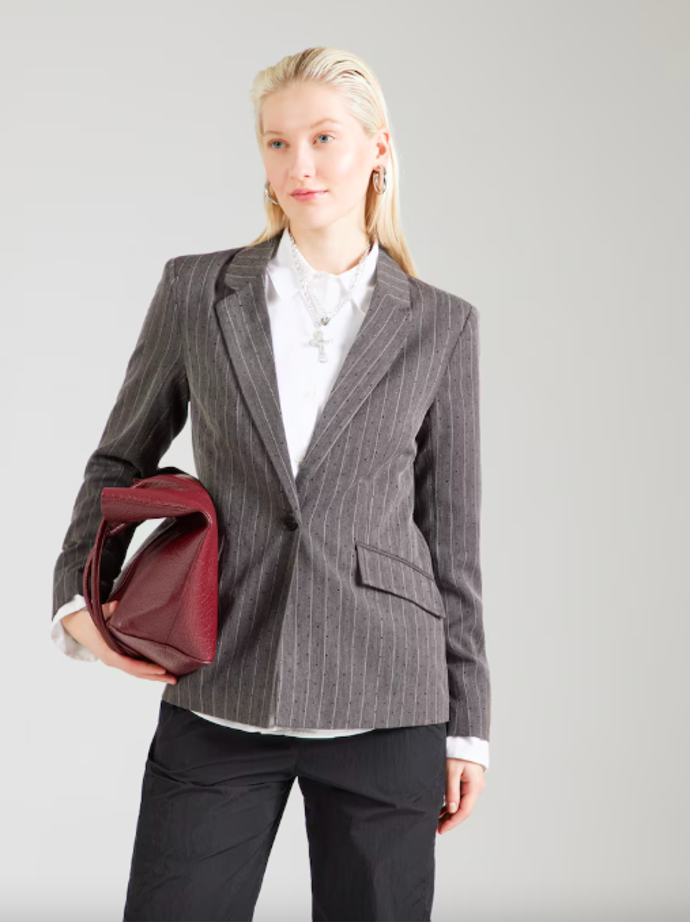 Sako s kamínky Only, 1 399 Kč, prodává About You
Sako s kamínky Only, 1 399 Kč, prodává About You