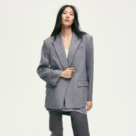 Sako se štrasovými aplikacemi H&M, 3 699 Kč
Sako se štrasovými aplikacemi H&M, 3 699 Kč
