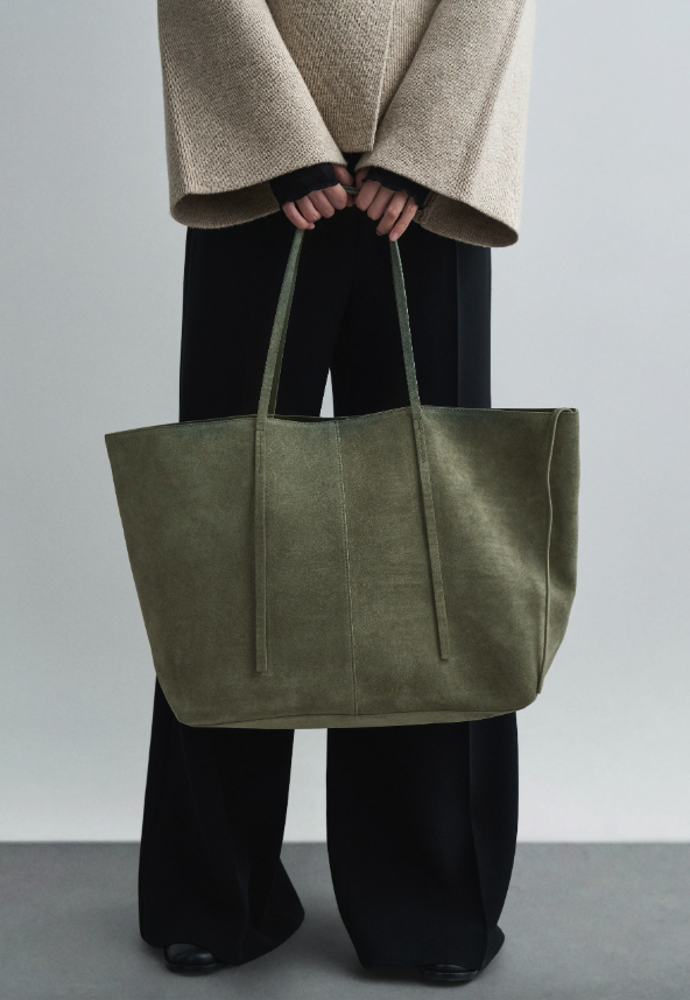 Velká kabelka By Marlene Biger, 4 800 Kč (původně 9 600 Kč), prodává Zalando
Velká kabelka By Marlene Biger, 4 800 Kč (původně 9 600 Kč), prodává Zalando