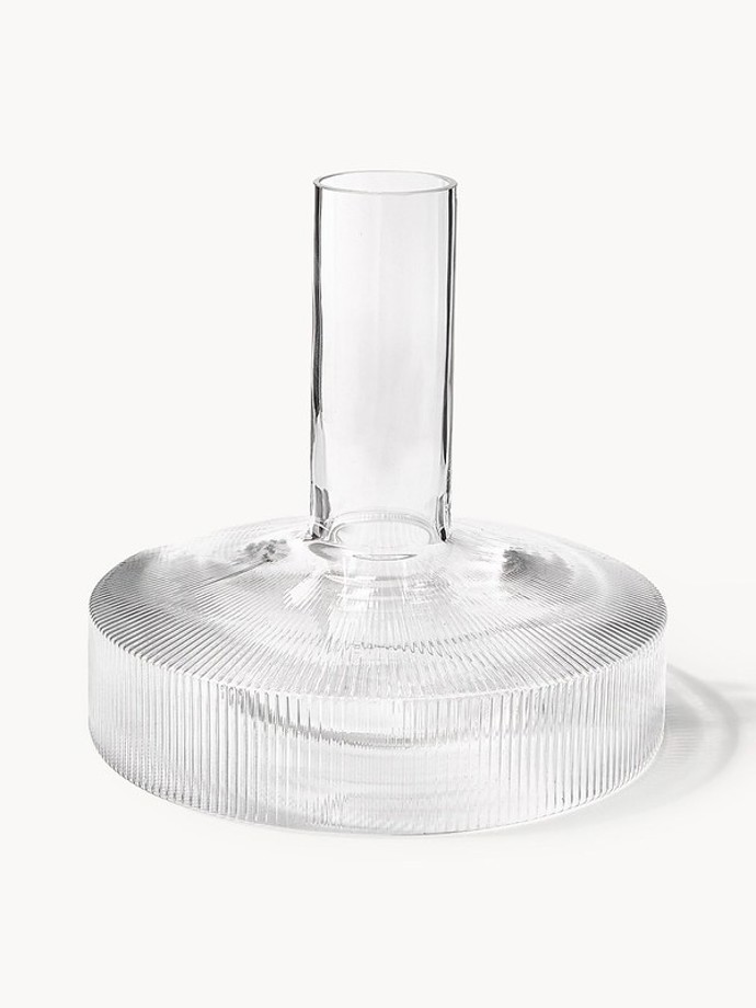 Ručně foukaný dekantér s drážkovanou strukturou Ripple, 1,1 l, Ferm Living, 1 349 Kč
