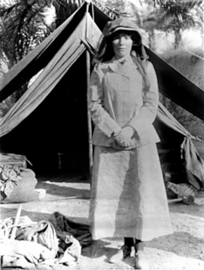 Gertrude Bell byla nejen cestovatelkou, ale i vášnivou archeoložkou, která se zasloužila o ochranu kulturního dědictví Blízkého východu. Její práce a mapy stále ovlivňují politiku a kulturu regionu.
