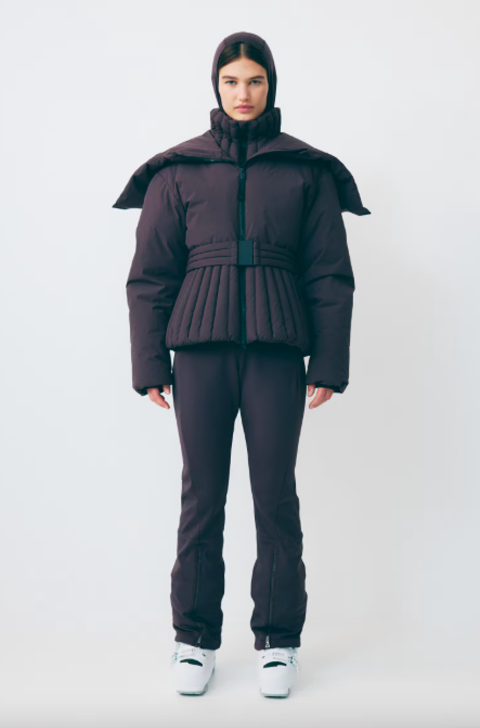 Bunda z voděodolné látky, 4 299 Kč, softshellové kalhoty, 2 999 Kč, obojí H&M
Bunda z voděodolné látky, 4 299 Kč, softshellové kalhoty, 2 999 Kč, obojí H&M