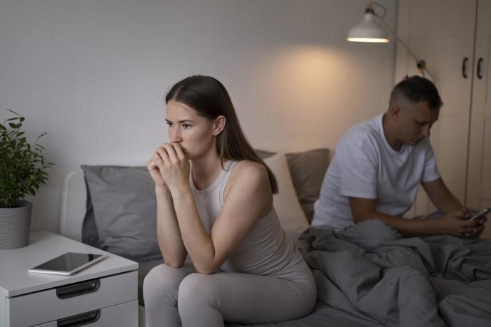 Jenže se to všechno začalo stupňovat a zhoršovat. Vše ostatní fungovalo, povídali si stále spolu, ale paní Alexandře něco chybělo a chybí.
Jenže se to všechno začalo stupňovat a zhoršovat. Vše ostatní fungovalo, povídali si stále spolu, ale paní Alexandře něco chybělo a chybí.