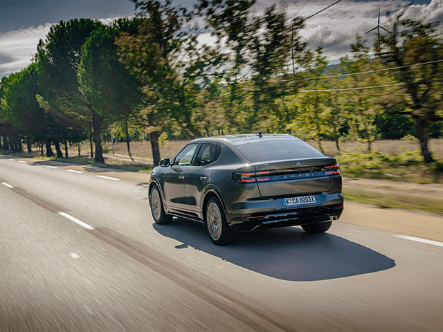 Roadtrip podle Nikol Švantnerové. Co vozí ve svém Fordu Capri?