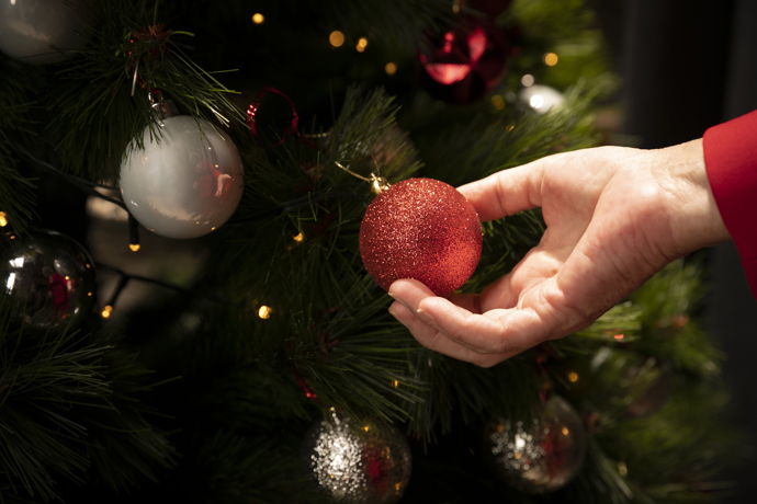 Dcera by chtěla, aby její máma nebyla sama. Ale její manžel to kategoricky odmítá. Prý si to nepřeje a nechce její matku u sebe doma.
