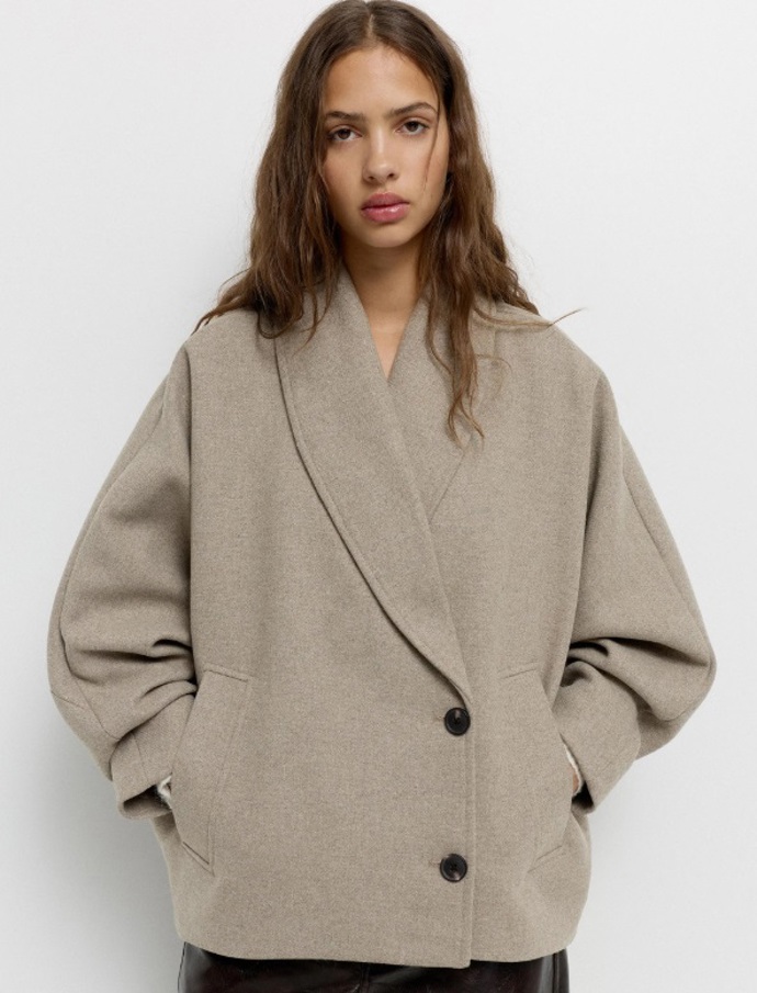 Oversized vlněný kabát, PULL&BEAR, 1 299 Kč
Oversized vlněný kabát, PULL&BEAR, 1 299 Kč