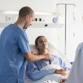 Stačil jeden špatný krok a už jela v sanitce do nemocnice. Místo smutných Vánoc doma, Vánoce v nemocnici. Operace, kapačky a vše cizí.
