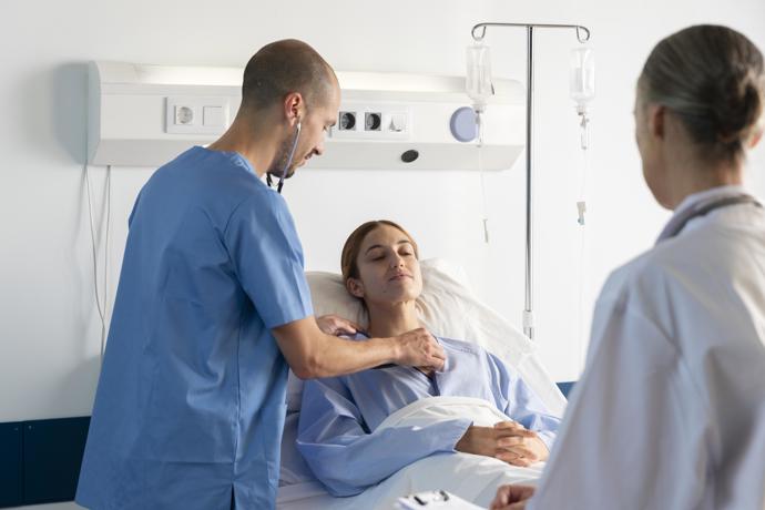 Stačil jeden špatný krok a už jela v sanitce do nemocnice. Místo smutných Vánoc doma, Vánoce v nemocnici. Operace, kapačky a vše cizí.
Stačil jeden špatný krok a už jela v sanitce do nemocnice. Místo smutných Vánoc doma, Vánoce v nemocnici. Operace, kapačky a vše cizí.