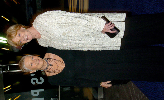 Judi Dench s Maggie Smith na premiéře filmu Dámy v letech v roce 2004.
