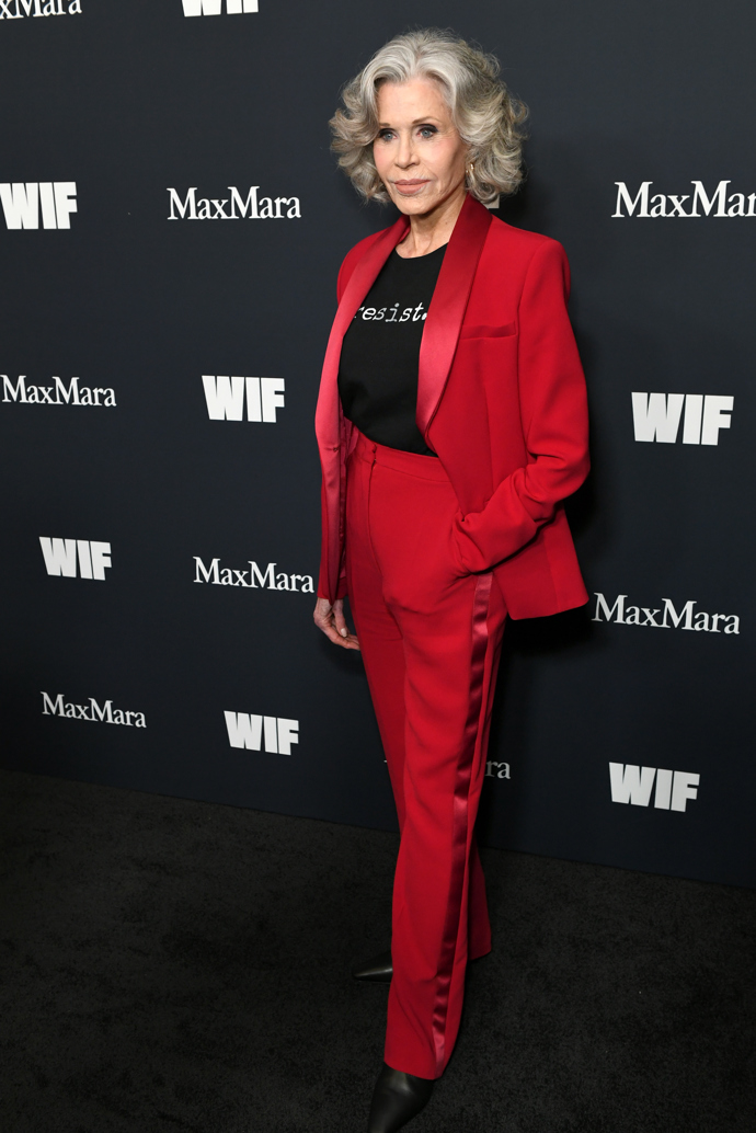 Jane Fonda v outfitu Max Mara - zářivé barvy jsou její nejoblíbenější
Jane Fonda v outfitu Max Mara - zářivé barvy jsou její nejoblíbenější