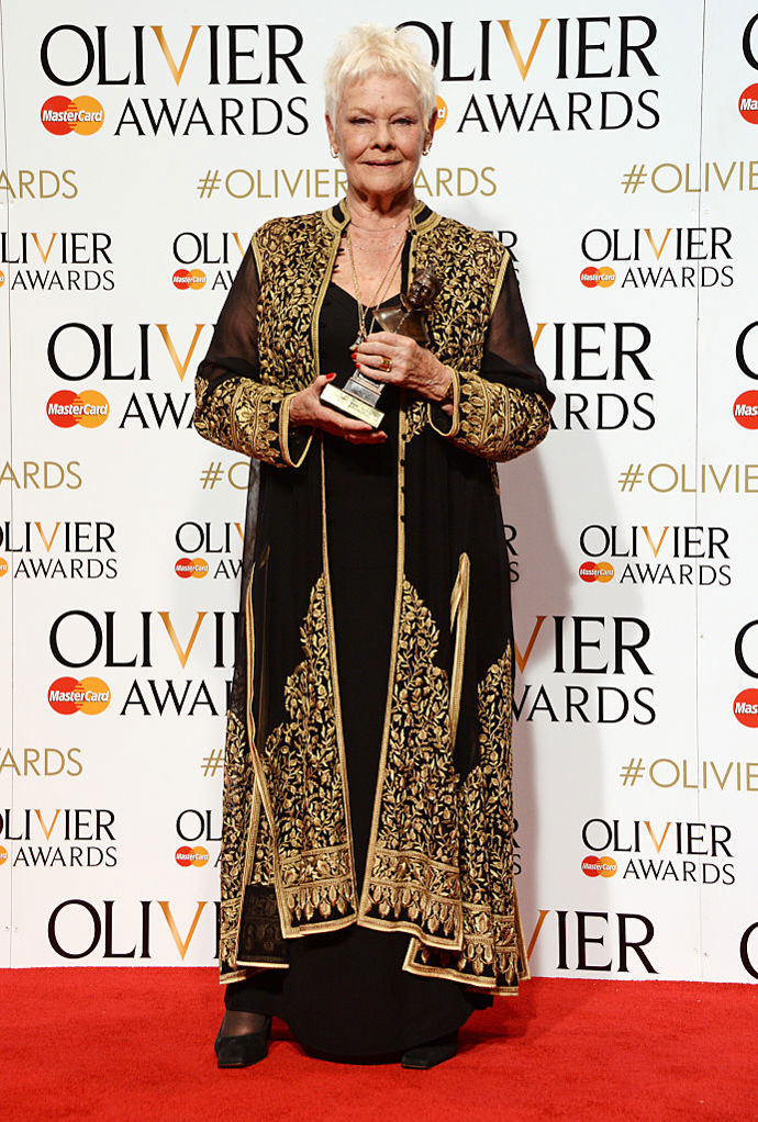 Judi Dench na udílení divadelních cen Olivier Awards v roce 2016, kdy získala ocenění za vedlejší roli v inscenaci Zimní pohádka.
