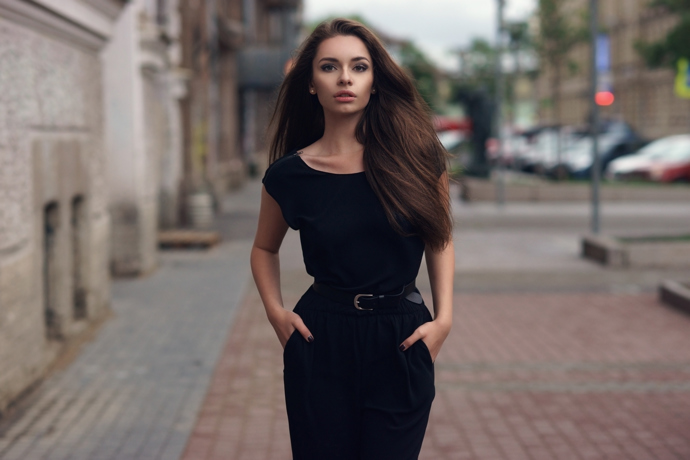 Černá umožní, aby vynikla celková silueta a aby váš styl působil uceleně. A možná právě proto ji tak milují Francouzky, Italové i celebrity po celém světě.
Černá umožní, aby vynikla celková silueta a aby váš styl působil uceleně. A možná právě proto ji tak milují Francouzky, Italové i celebrity po celém světě.