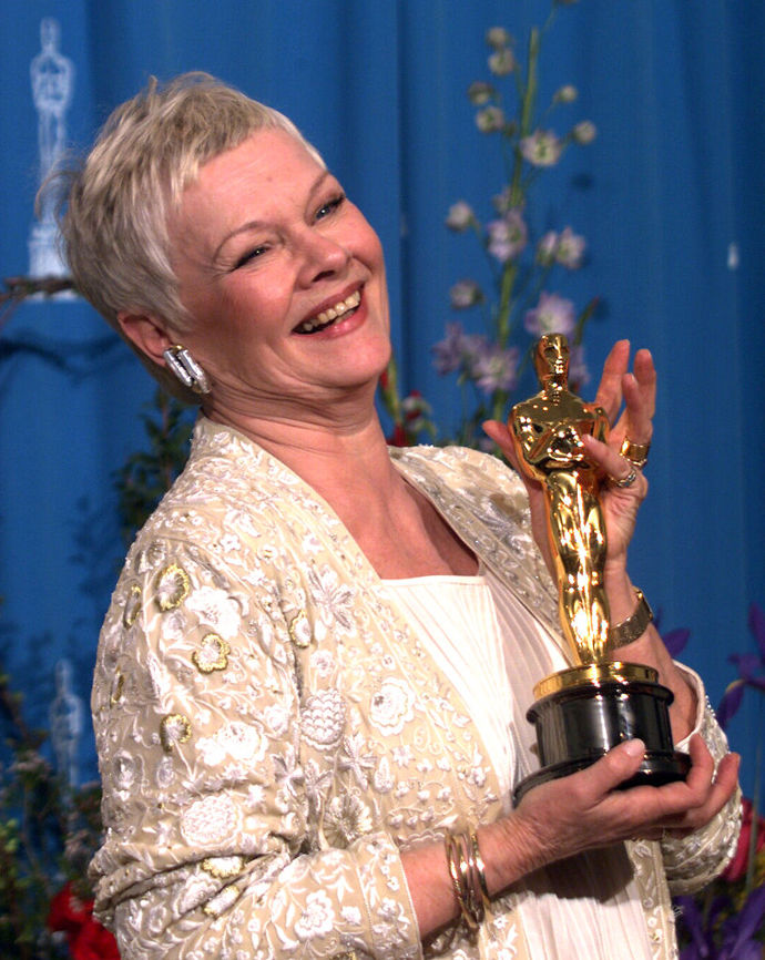 V roce 1999 na udílení Oscarů, kde Judi Dench získala cenu za vedlejší roli ve filmu Zamilovaný Shakespeare.
