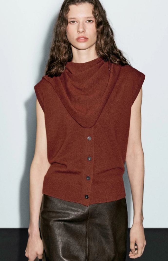 Originální pletená vesta s šátkem, Massimo Dutti, 2 399 Kč
Originální pletená vesta s šátkem, Massimo Dutti, 2 399 Kč