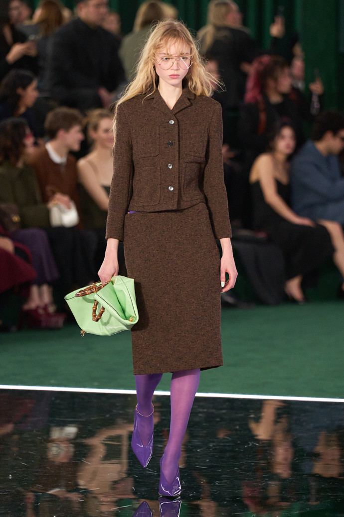 Gucci a krásný elegantní kostýmek v kávově hnědé
Gucci a krásný elegantní kostýmek v kávově hnědé