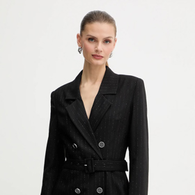 Sakové šaty, Guess/Answear, 3599 Kč
Sakové šaty, Guess/Answear, 3599 Kč