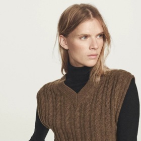 Vlněná vesta se vzorem, Massimo Dutti, 1 999 Kč
