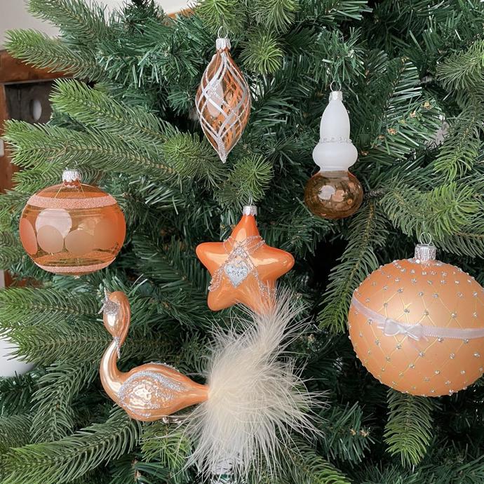Skleněné ozdoby Nobless Baubles Peach Fuzz Koulier.
Skleněné ozdoby Nobless Baubles Peach Fuzz Koulier.